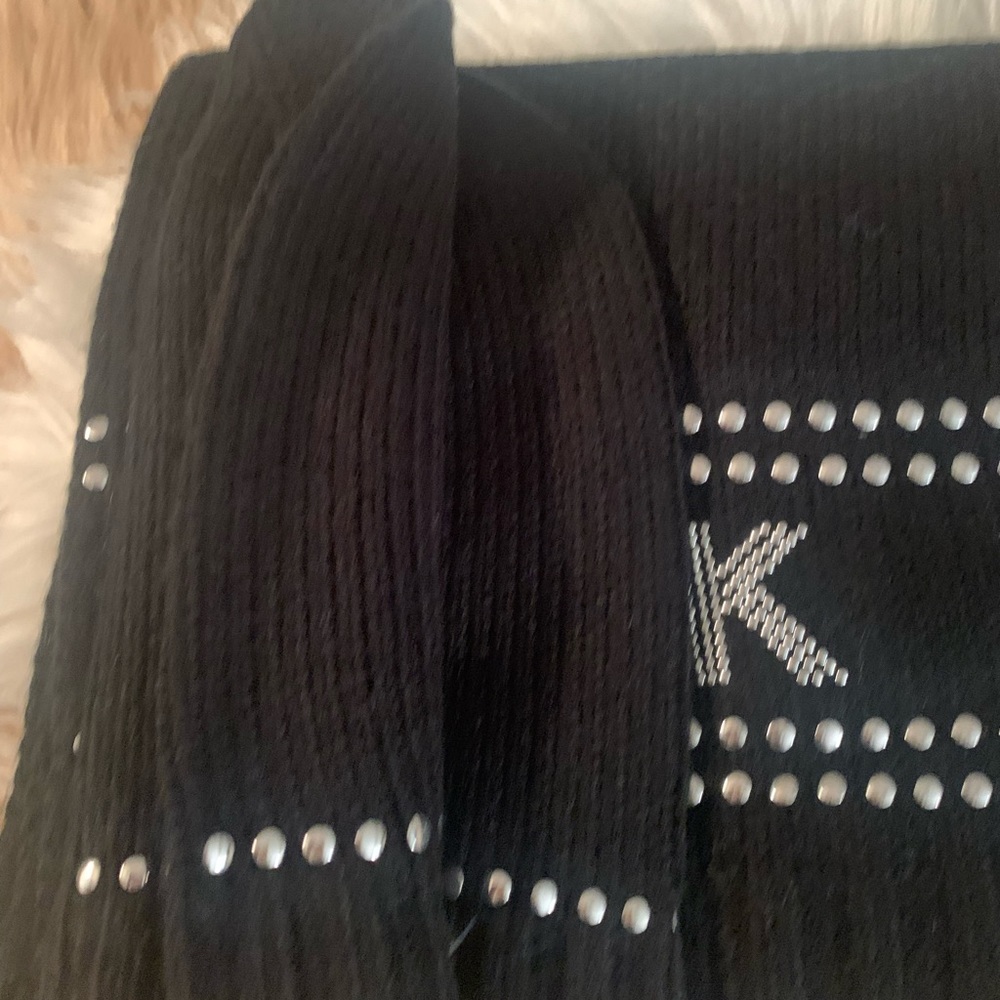 MICHAEL KORS HAT AND SCARF SET.